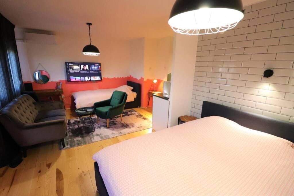 Room Emma,Between Bus And Train Station,Netflix,Speed Wi-Fi 자그레브 외부 사진